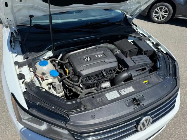 2017 Volkswagen Passat 1.8T R-Line