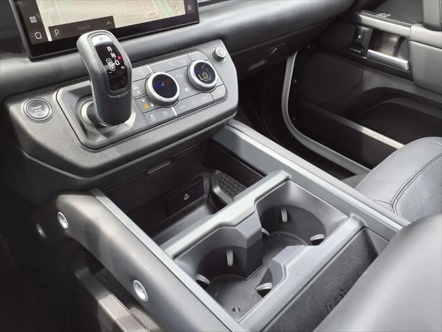 2025 Land Rover Defender 110 P300
