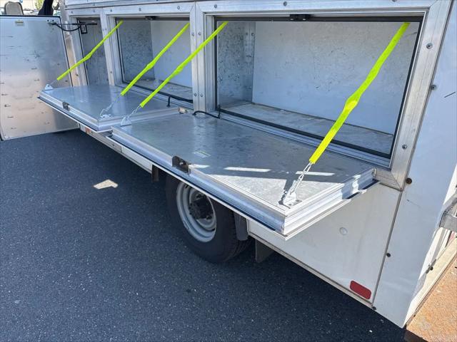2022 Ford E-350 Cutaway Base