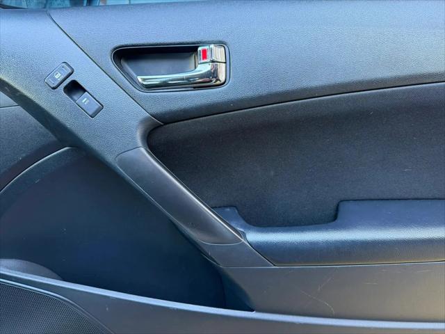 2011 Hyundai Genesis Coupe 2.0T Premium