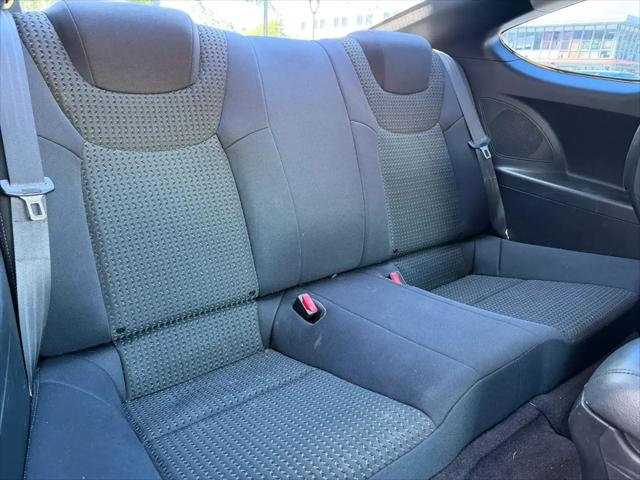 2011 Hyundai Genesis Coupe 2.0T Premium