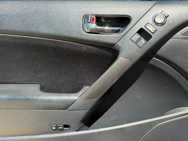 2011 Hyundai Genesis Coupe 2.0T Premium