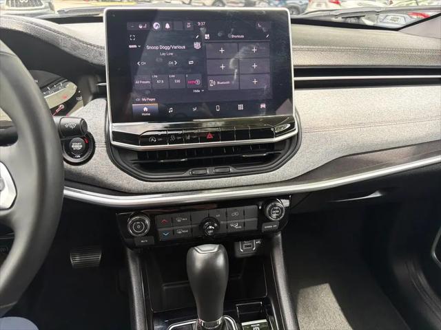 2023 Jeep Compass Latitude Lux FWD