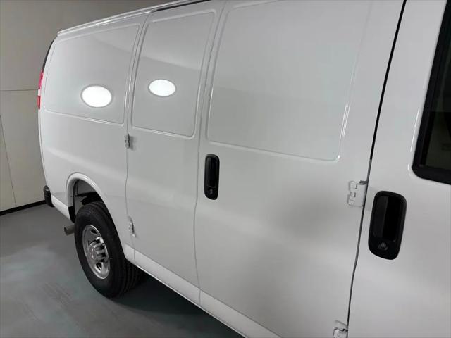 2026 Chevrolet Express Cargo Van 2500 Regular Wheelbase, WT, RWD