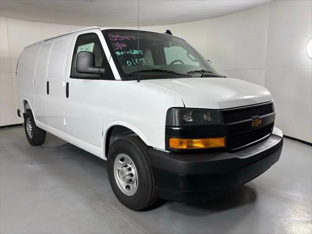 2026 Chevrolet Express Cargo Van 2500 Regular Wheelbase, WT, RWD