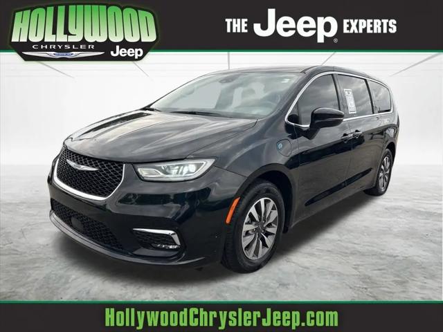 2022 Chrysler Pacifica Hybrid Touring L for sale in Hollywood, FL