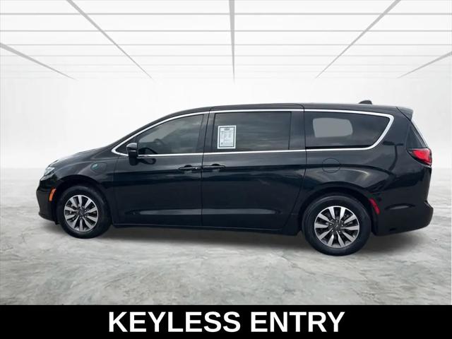 2022 Chrysler Pacifica Hybrid Touring L