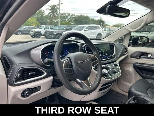 2022 Chrysler Pacifica Hybrid Touring L