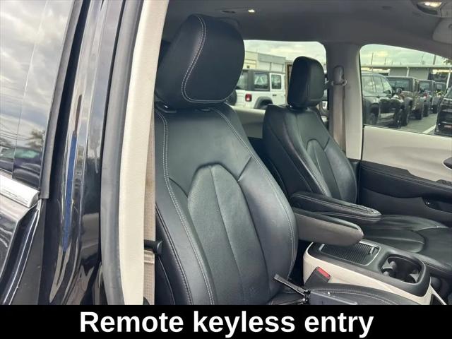 2022 Chrysler Pacifica Hybrid Touring L