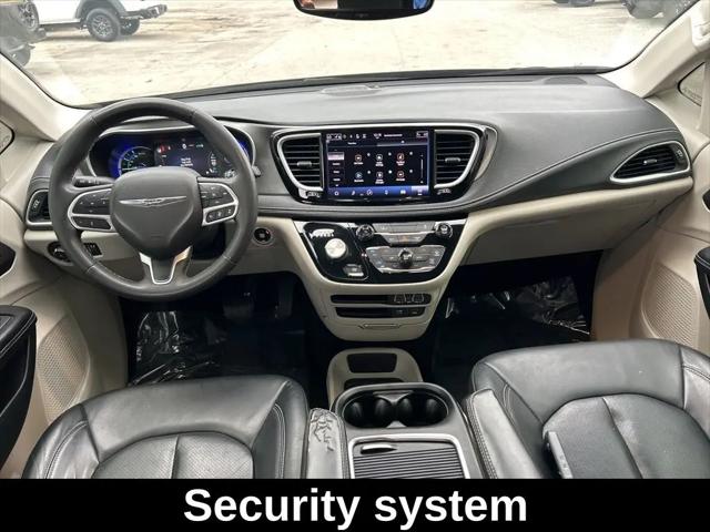 2022 Chrysler Pacifica Hybrid Touring L