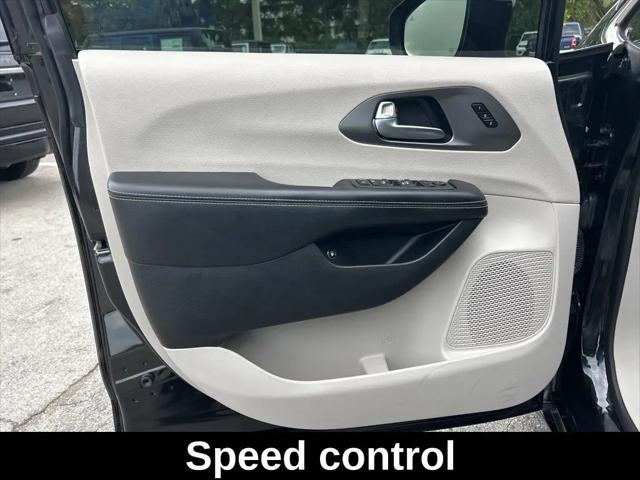 2022 Chrysler Pacifica Hybrid Touring L