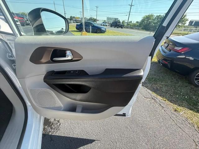 2021 Chrysler Voyager LXI