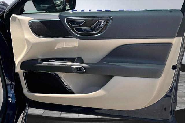 2017 Lincoln Continental Select