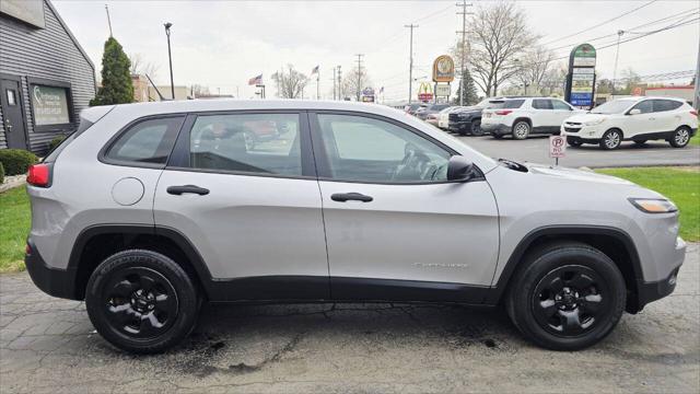 2016 Jeep Cherokee Sport