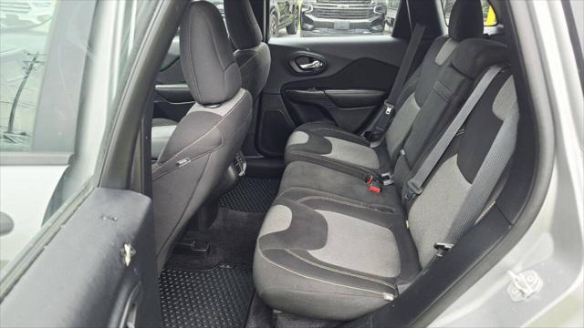 2016 Jeep Cherokee Sport