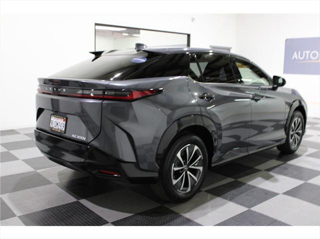 2024 Lexus 300 Premium