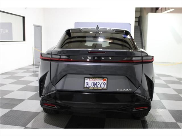 2024 Lexus 300 Premium