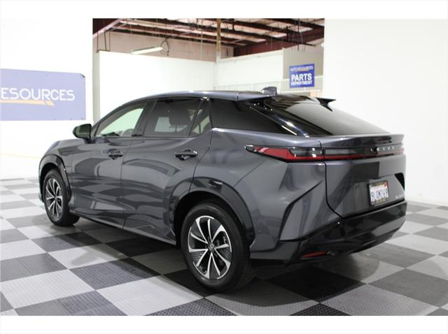 2024 Lexus 300 Premium