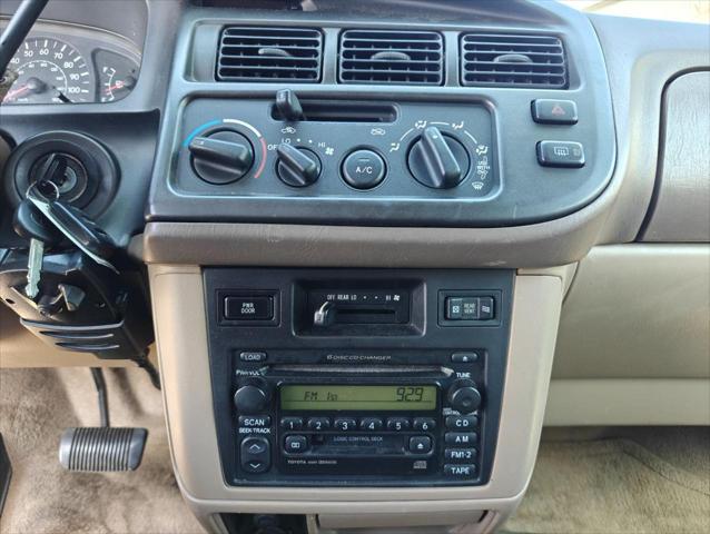 2000 Toyota Sienna XLE