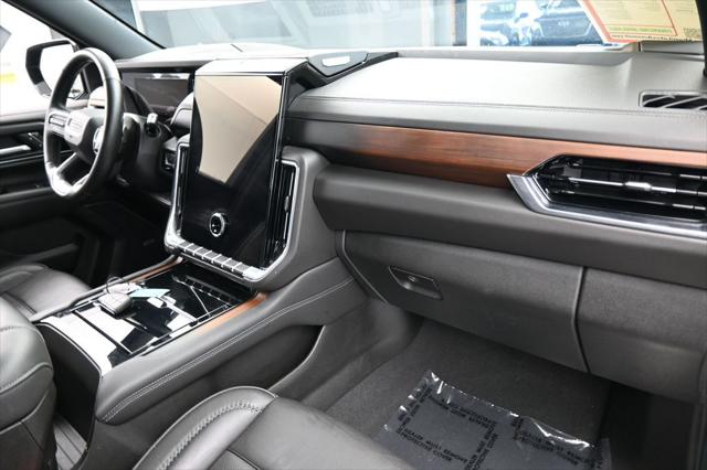 2025 GMC Yukon 4WD Denali