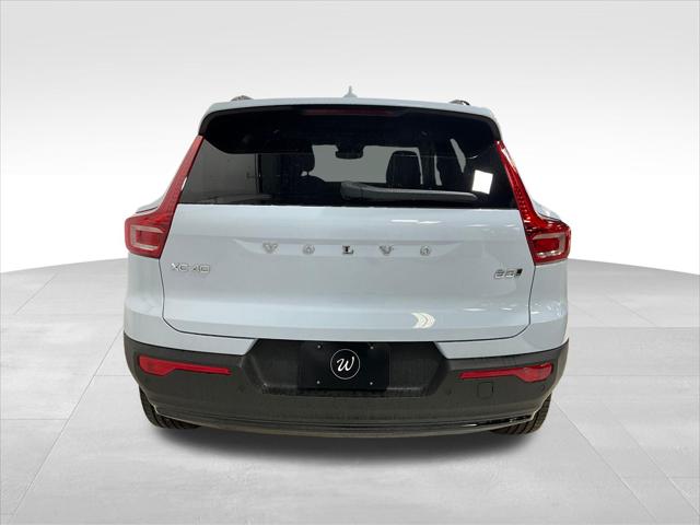 2026 Volvo XC40 Plus, B5 AWD Gas (mild hybrid), Dark