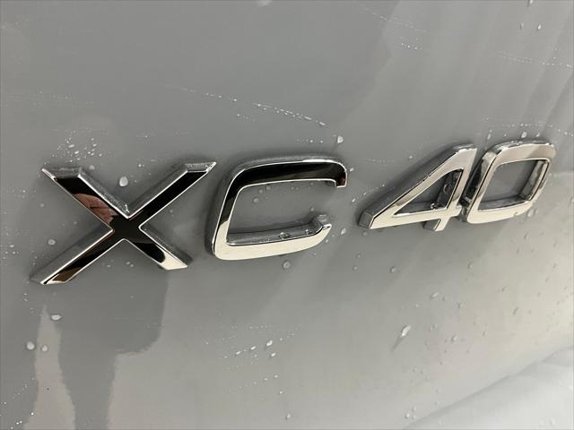 2026 Volvo XC40 Plus, B5 AWD Gas (mild hybrid), Dark