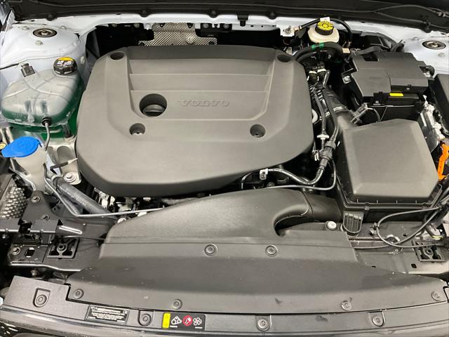 2026 Volvo XC40 Plus, B5 AWD Gas (mild hybrid), Dark