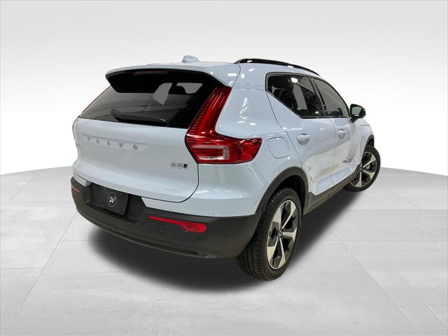 2026 Volvo XC40 Plus, B5 AWD Gas (mild hybrid), Dark