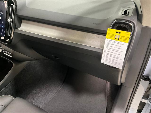 2026 Volvo XC40 Plus, B5 AWD Gas (mild hybrid), Dark