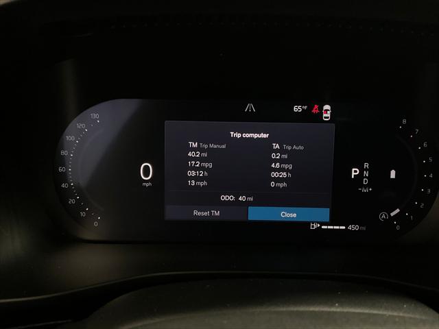 2026 Volvo XC40 Plus, B5 AWD Gas (mild hybrid), Dark