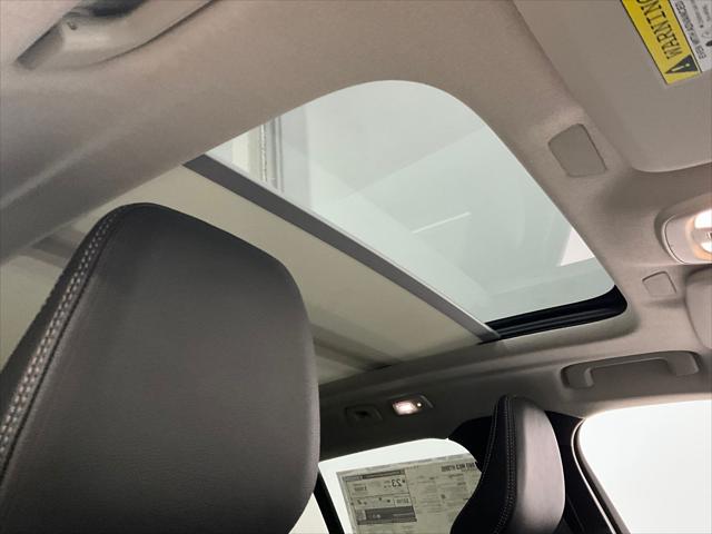 2026 Volvo XC40 Plus, B5 AWD Gas (mild hybrid), Dark