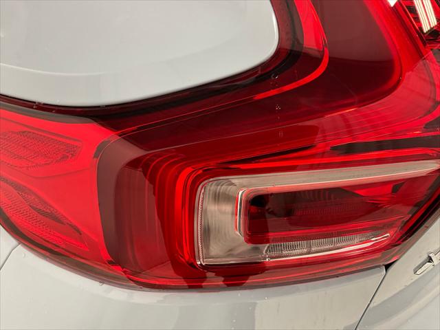 2026 Volvo XC40 Plus, B5 AWD Gas (mild hybrid), Dark