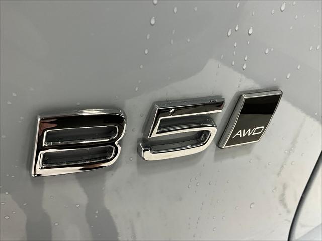 2026 Volvo XC40 Plus, B5 AWD Gas (mild hybrid), Dark
