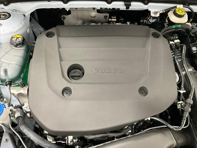2026 Volvo XC40 Plus, B5 AWD Gas (mild hybrid), Dark
