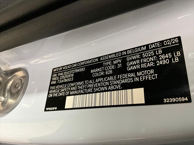 2026 Volvo XC40 Plus, B5 AWD Gas (mild hybrid), Dark