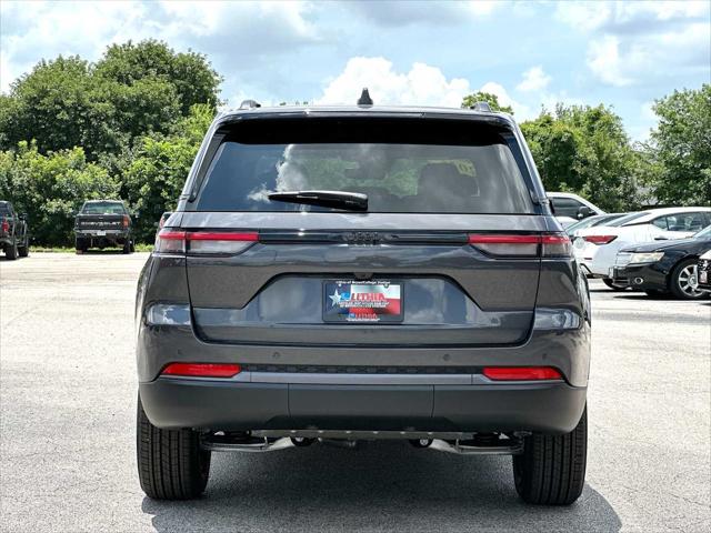 2026 Jeep Grand Cherokee Altitude 4x2