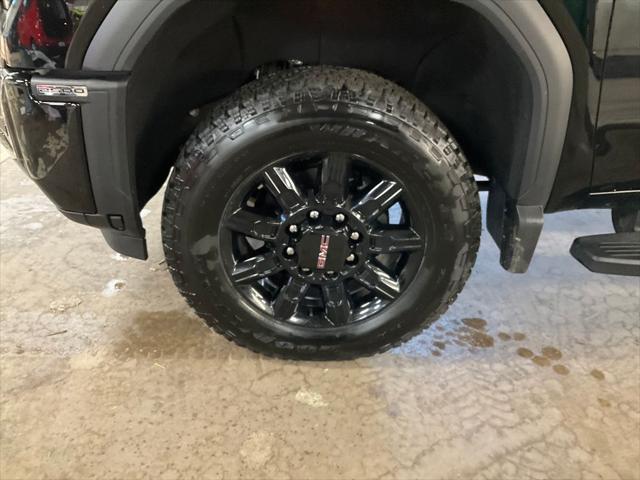 2024 GMC Sierra 2500HD 4WD Crew Cab Standard Bed AT4