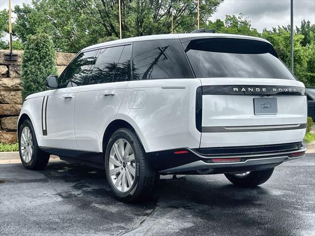 2026 Land Rover Range Rover P550e SE