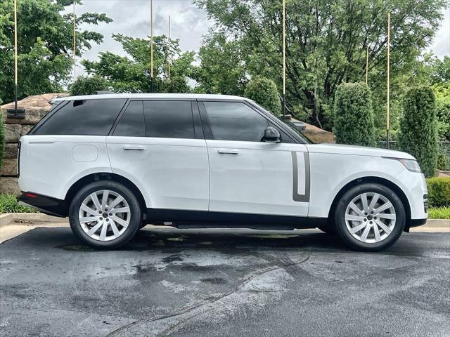 2026 Land Rover Range Rover P550e SE