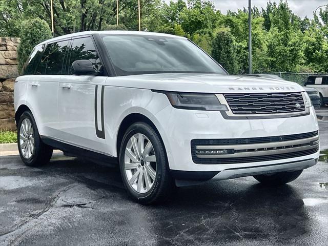 2026 Land Rover Range Rover P550e SE