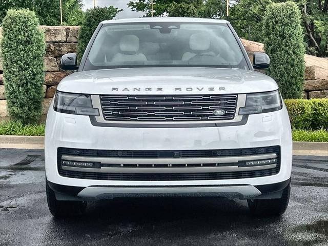 2026 Land Rover Range Rover P550e SE