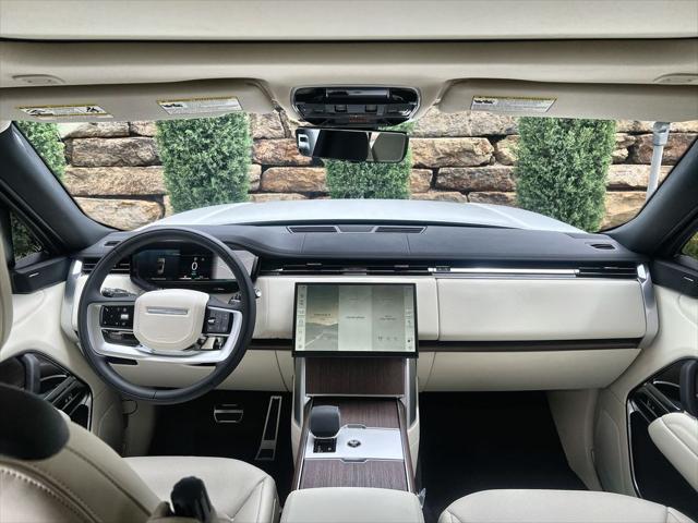 2026 Land Rover Range Rover P550e SE