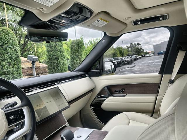 2026 Land Rover Range Rover P550e SE