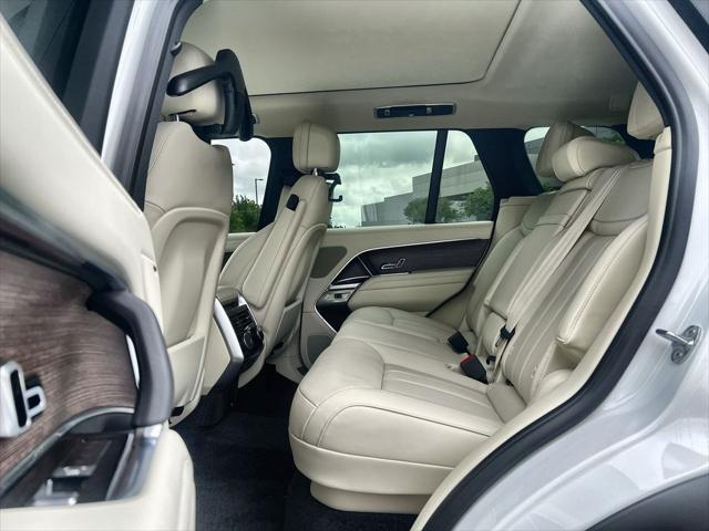 2026 Land Rover Range Rover P550e SE
