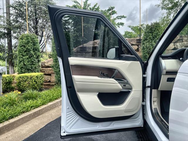 2026 Land Rover Range Rover P550e SE