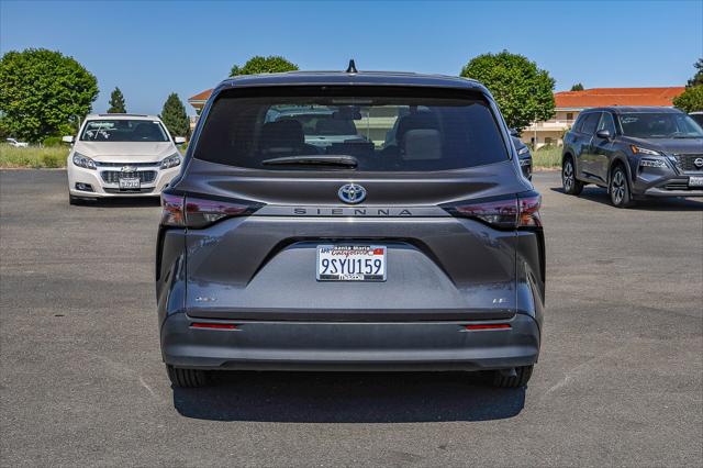 2025 Toyota Sienna LE