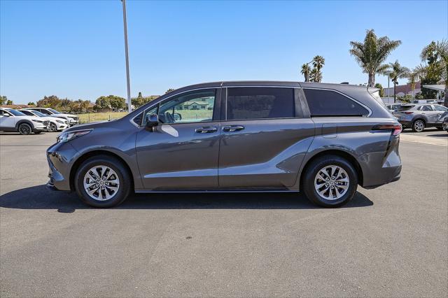 2025 Toyota Sienna LE
