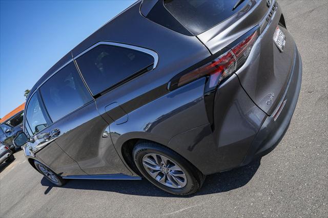 2025 Toyota Sienna LE