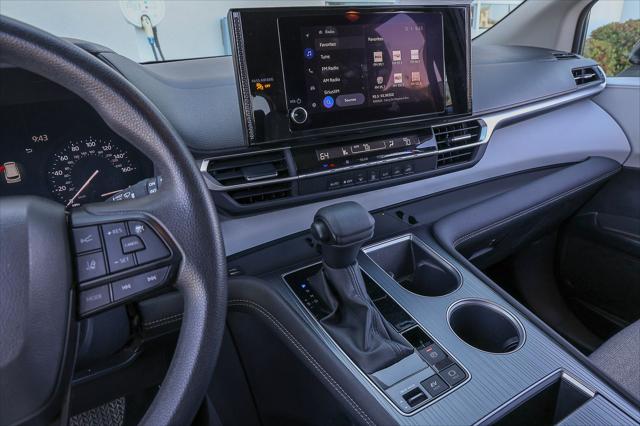 2025 Toyota Sienna LE