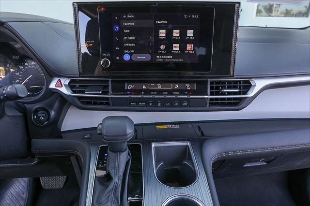 2025 Toyota Sienna LE